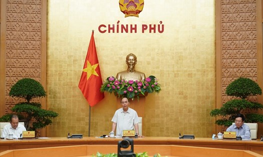 Thủ tướng Nguyễn Xuân Phúc phát biểu tại cuộc họp. Ảnh: VGP/Quang Hiếu
