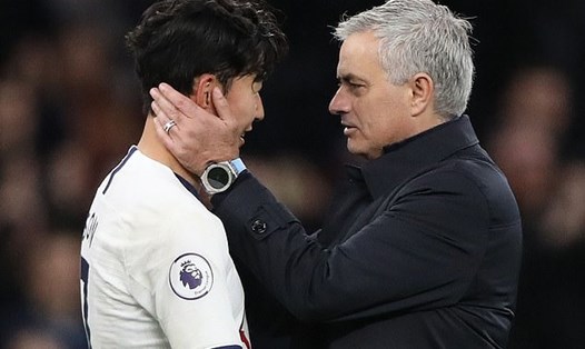 Mùa tới, Mourinho có thể trực tiếp trao đổi với Son Heung-min bằng tiếng mẹ đẻ của chân sút Hàn Quốc. Ảnh: REX.
