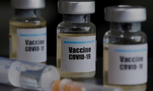 Tổng thống Putin tiết lộ tình trạng sức khỏe của con gái ông sau khi tiêm vaccine COVID-19 vẫn ổn. Ảnh: Reuters