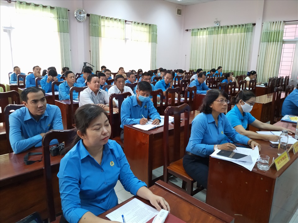Các đại biểu theo dõi nội dung hội nghị. Ảnh: K.Q