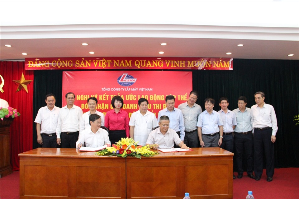 Lễ ký kết thoả ước lao động tập thể tại Tổng Công ty Lắp máy Việt Nam dưới sự chứng kiến của lãnh đạo Công đoàn Xây dựng Việt Nam. Ảnh: CĐXDVN