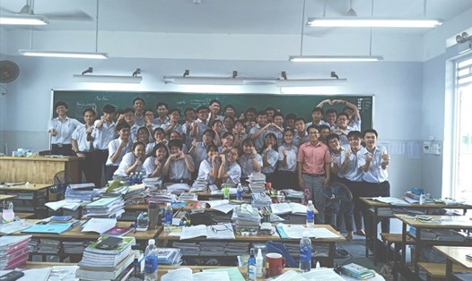Lớp 12B2 Trường TH-THCS-THPT Lê Thánh Tông (Quận Tân Phú, TPHCM). Ảnh: Các nhân vật trong ảnh cung cấp