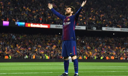 Cổ động viên Barca lo sợ cái ngày Lionel Messi không còn ở sân Camp Nou. Ảnh: Getty Images