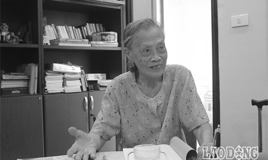 Bà Lê Thi (tức GS Dương Thị Thoa) trong một lần trao đổi với PV Lao Động về ngày lễ Quốc khánh 2.9.1945. Ảnh T.Vương