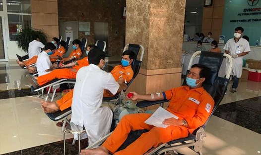 Công ty Điện lực Thừa Thiên Huế hiến được hơn 103 đơn vị máu. Ảnh: PC Thừa Thiên Huế cung cấp.