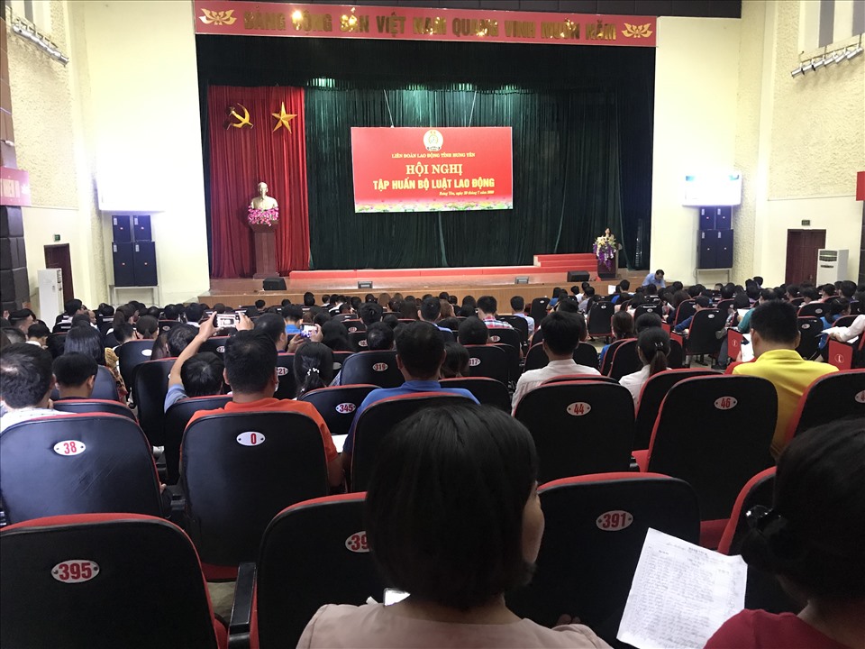 Quang ảnh buổi tập huấn về Bộ luật Lao động. Ảnh: Thu Nguyệt