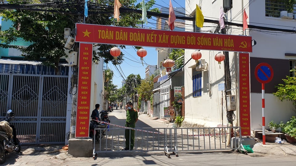 Thành lập tổ công tác trong cộng đồng, đến cơ sở sẽ sát thực tiễn và giúp Đà Nẵng phản ứng nhan trong công tác phòng dịch. Ảnh: Hữu Long