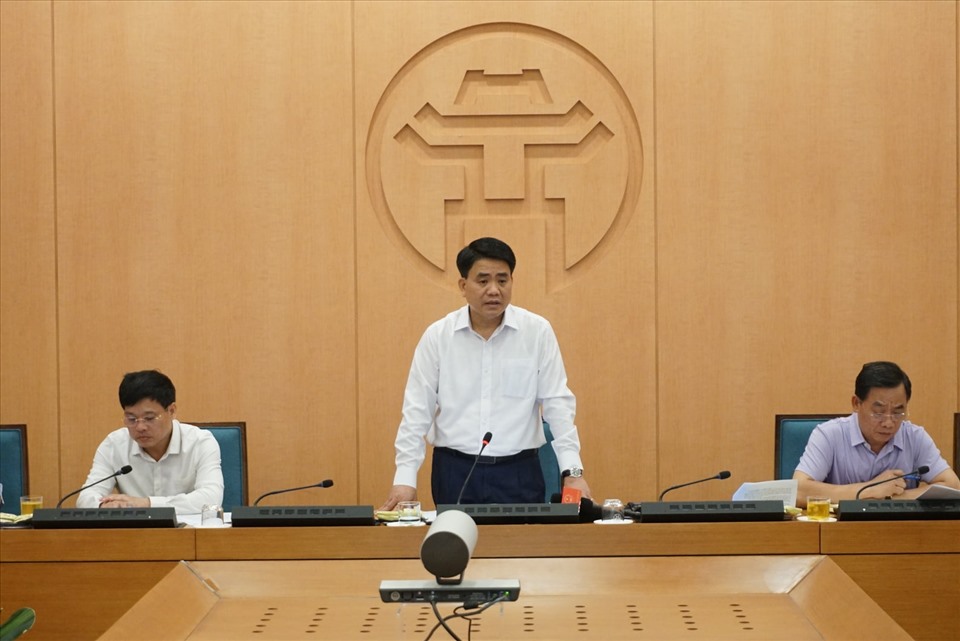 Chủ tịch UBND thành phố Hà Nội Nguyễn Đức Chung chủ trì cuộc họp chiều 3.8. Ảnh: Nguyễn Khánh