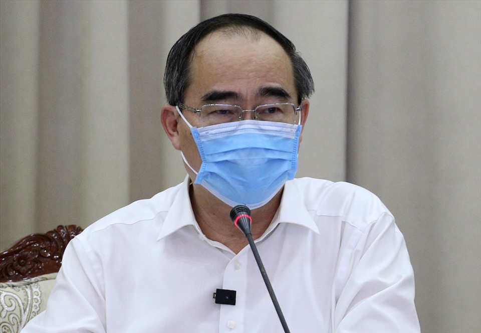 Ủy viên Bộ Chính trị, Bí thư Thành ủy TP. Hồ Chí Minh Nguyễn Thiện Nhân phát biểu tại buổi giao ban trực tuyến. Ảnh: Trung tâm Báo chí TPHCM