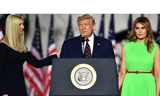 Tổng thống Donald Trump và Phu nhân Melania Trump (phải) cùng con gái Ivanka Trump trong đại hội toàn quốc đảng Cộng hoà, ngày 27.8. Ảnh: AFP