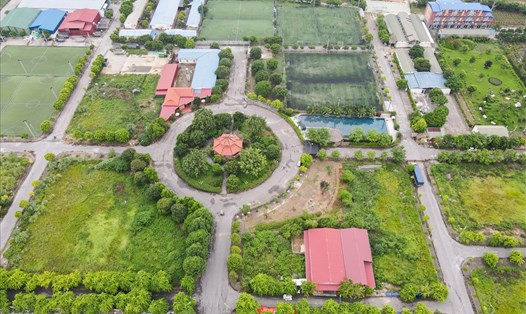 Nhiều công trình trái phép mọc lên trong “Dự án Đầu tư xây dựng khu liên hợp khoa học - đào tạo” của Hội Khoa học Kinh tế Việt Nam. 
Ảnh: Phan Anh