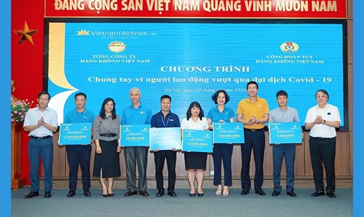 CĐ Tổng Công ty Hàng không Việt Nam hỗ trợ người lao động bị ảnh hưởng bởi dịch COVID-19. Ảnh: CĐ TCty