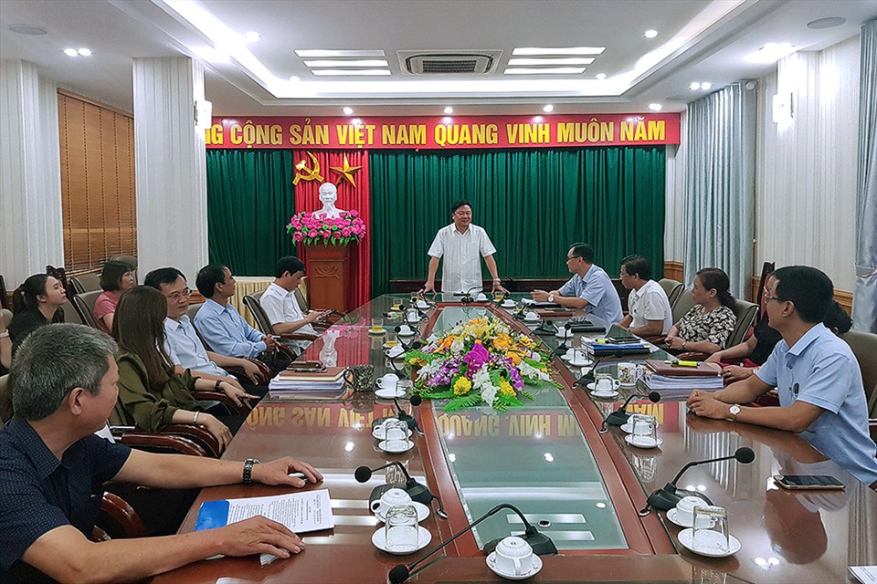 Đồng chí Hà Đức Quảng - Chủ tịch Liên đoàn Lao động tỉnh Phú Thọ - giao nhiệm vụ cho các ban chuyên môn. Ảnh: LĐLĐ tỉnh Phú Thọ.