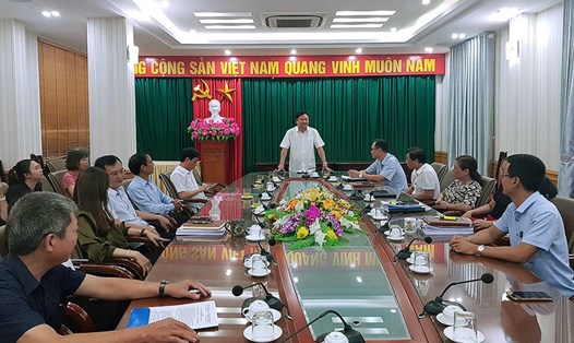 Đồng chí Hà Đức Quảng - Chủ tịch Liên đoàn Lao động tỉnh Phú Thọ - giao nhiệm vụ cho các ban chuyên môn. Ảnh: LĐLĐ tỉnh Phú Thọ.