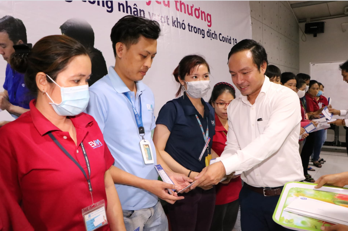 Bình Dương đề xuất kéo dài thời gian tính ảnh hưởng để hỗ trợ CNLD khó khăn. Ảnh: Khánh Phong