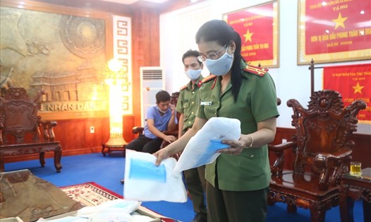 1.200 bộ đồ phòng hộ sẽ được Công an tỉnh Thừa Thiên Huế tỉnh trang cấp cho những lực lượng đang ở tuyến đầu thực hiện nhiệm vụ phòng chống dịch. Ảnh: CA cung cấp.