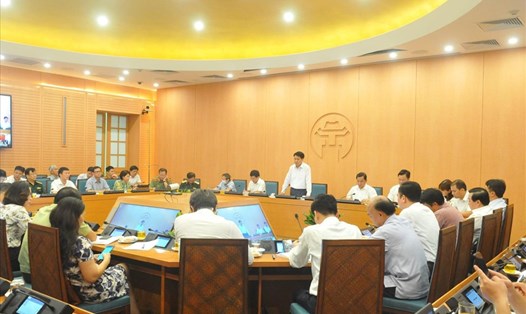 Chủ tịch Hà Nội Nguyễn Đức Chung kết luận cuộc họp Ban chỉ đạo phòng chống dịch COVID-19 Thành phố Hà Nội chiều 5.8. Ảnh: Công Thọ