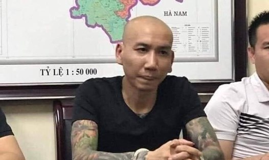 Lê Văn Phú khi bị đưa về trụ sở công an. Ảnh: Cơ quan công an.