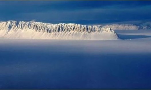 Bức ảnh của NASA về tuyến đường thủy Eureka Sound ở Bắc Cực, thuộc Qikiqtaaluk, Nunavut, Canada. Ảnh: NASA