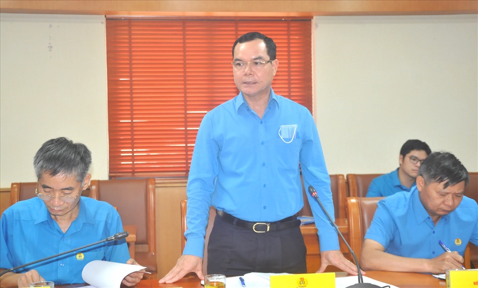 Đồng chí Nguyễn Đình Khang – Uỷ viên Trung ương Đảng, Bí thư Đảng đoàn, Chủ tịch Tổng LĐLĐVN - phát biểu tại buổi làm việc. Ảnh: Bảo Hân