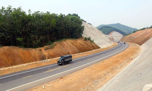 Đoạn cao tốc Bắc - Nam phía Đông qua Thừa Thiên-Huế sắp được đưa vào khai
thác. Ảnh: C.K