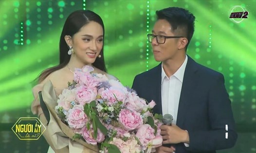 Cặp đôi mới của showbiz Việt - Hoa hậu Hương Giang và CEO đa tài - Matt Liu. Ảnh: Cắt từ clip.