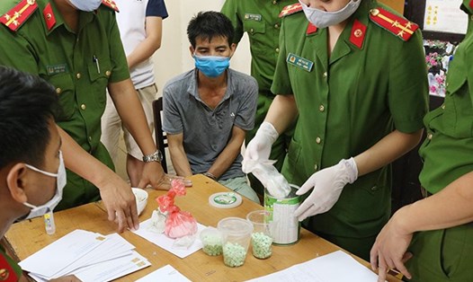 Lực lượng chức năng thu giữ số ma túy của Trần Văn Hải. Ảnh: CAND.