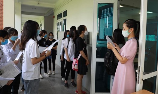 Chiều 8.8, hơn 900.000 sĩ tử làm thủ tục dự thi tốt nghiệp THPT 2020. Ảnh: Hải Nguyễn.