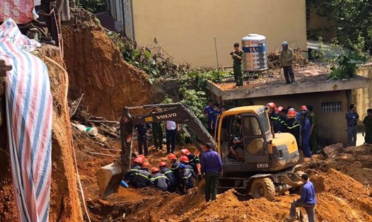 Hiện trường vụ sạt lở đất tại công trình đang thi công ở Phú Thọ khiến nhiều người thương vong. Ảnh: Đỗ Thanh Hương