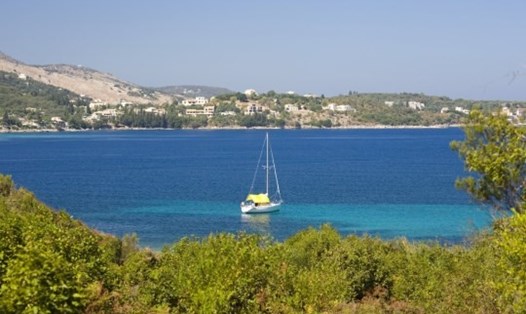 Một phụ nữ Anh tử vong sau khi bị cánh quạt của tàu cao tốc đâm vào ngoài khơi bãi biển Avlaki, ngoài khơi đảo nghỉ mát Corfu, Hy Lạp. Ảnh: Getty.