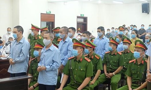 Các bị cáo trong vụ án Giết người, Chống người thi hành công vụ ở Đồng Tâm. Ảnh: Việt Hùng.