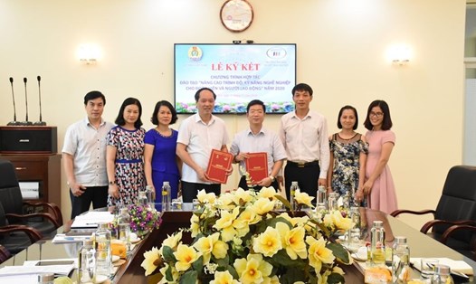 Lễ ký kết giữa Công đoàn Dệt May Việt Nam và Đại học Công nghiệp Dệt May Hà Nội để nâng cao kỹ năng nghề nghiệp cho CNLĐ. Ảnh: CĐ DMVN