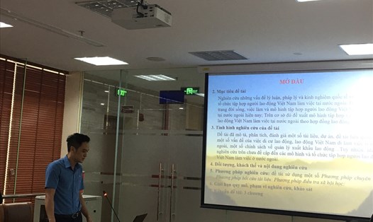 ThS Nguyễn Tuấn Anh trình bày Đề tài, trong đó đề xuất về mô hình Hội công nhân Việt Nam. Ảnh: Hải Anh
