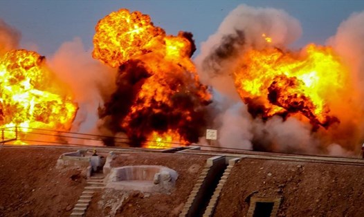 Một loạt vụ nổ trong ngày cuối cùng của cuộc tập trận quân sự trước đó của Iran ở eo biển Hormuz. Ảnh: AFP