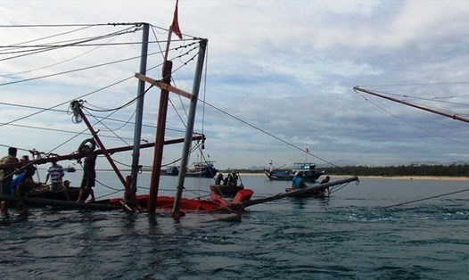 1 người tử vong, 1 người mất tích liên quan đến việc tàu câu mực ở Quảng Ngãi bị tàu lạ đâm chìm. Ảnh minh họa: Thanh Chung