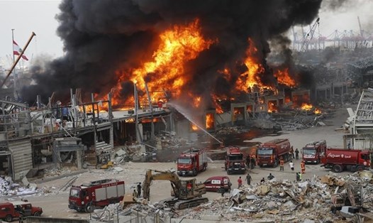 Hiện trường vụ cháy ở cảng Beirut ngày 10.9. Ảnh: AP.