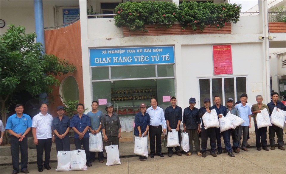 Công đoàn Công ty Vận tải Đường sắt Sài Gòn luôn tổ chức các hoạt động hỗ trợ người lao động có hoàn cảnh khó khăn. Ảnh: CĐ Cty