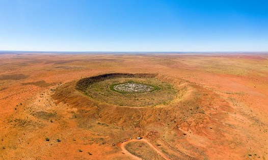 Hố thiên thạch khổng lồ 100 triệu năm tuổi được phát hiện ở Tây Australia. Ảnh: Getty