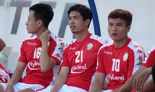 Công Phượng, Phi Sơn và Huy Toàn tạo ra khác biệt cho đội TPHCM sau khi vào sân. Ảnh: Nguyễn Đăng.
