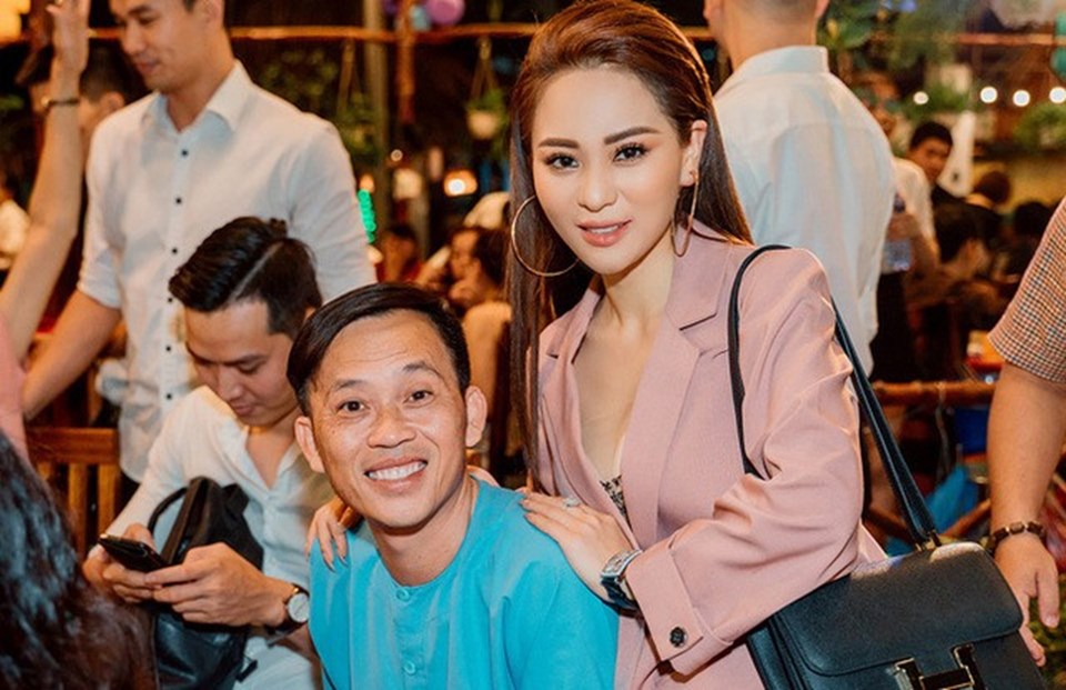 Hoài Linh xuất hiện bên con gái nuôi. Ảnh: NSCC Hoài Linh xuất hiện bên con gái nuôi. Ảnh: NSCC