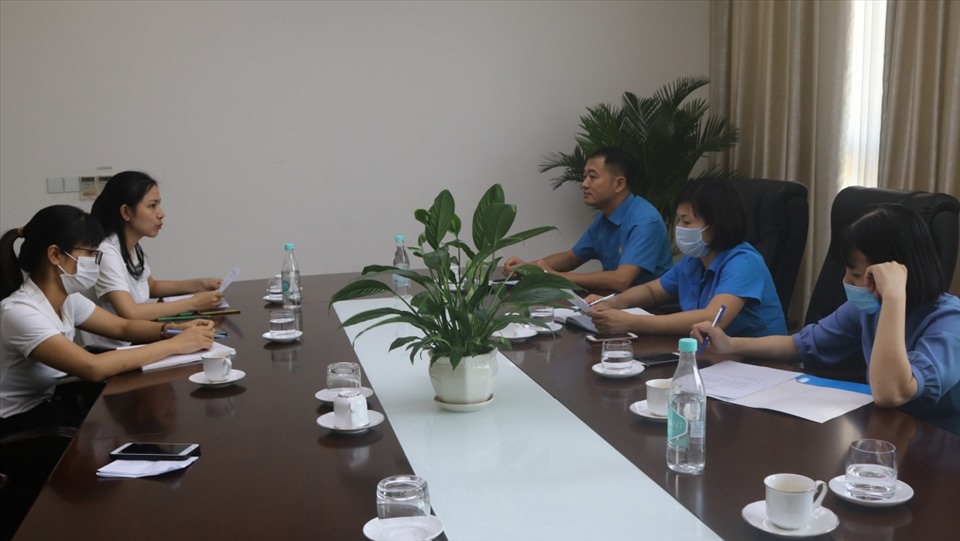 Đoàn làm việc tại Công ty Khải Thần Việt Nam (huyện Lục Nam, tỉnh Bắc Giang).  Ảnh: Lục Nam.