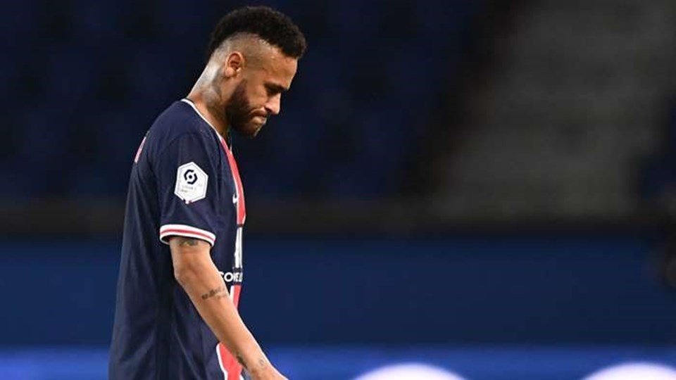 Neymar để lại hình ảnh xấu xí trong ngày trở lại sân cỏ. Ảnh: Getty. Neymar để lại hình ảnh xấu xí trong ngày trở lại sân cỏ. Ảnh: Getty.