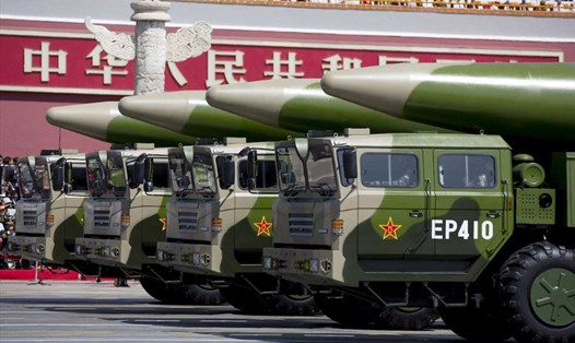 Tên lửa DF-26 của quân đội Trung Quốc. Ảnh: Reuters