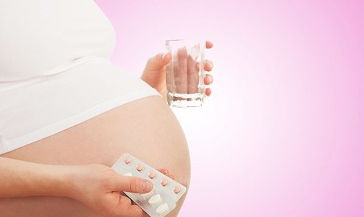 Mẹ bầu cần nắm được một số cách điều trị cúm tại nhà an toàn khi mang thai. Hình minh hoạ: Vinmec.