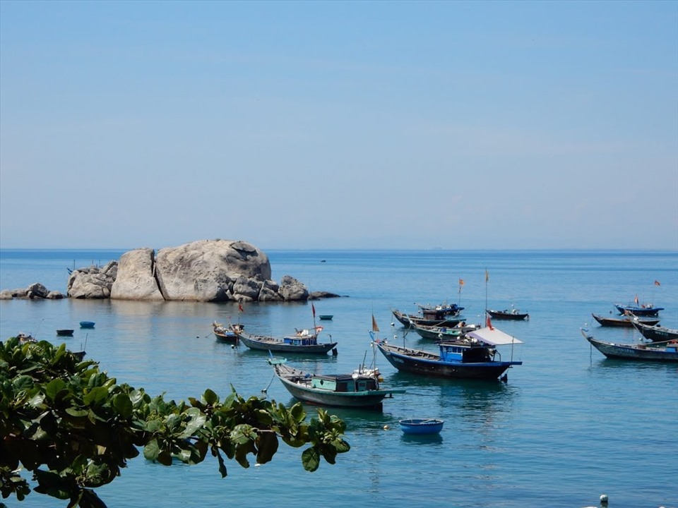 Cù Lao Chàm đang những ngày bình yên, vắng khách du lịch vì COVID-19, nhưng không có hộ dân nào rơi vào cảnh khó khăn, thiếu đói. Ảnh: Thanh Hải