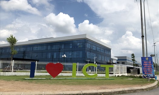 Trụ sở Công ty TNHH Luxshare - ICT (Vân Trung). Ảnh chụp trưa 14.8. Ảnh: Bảo Hân.