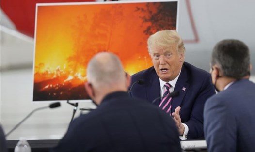 Tổng thống Mỹ Donald Trump trong cuộc họp về cháy rừng ở McClellan Park, California, Mỹ, ngày 14.9. Ảnh: Reuters