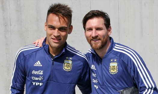 Lautaro Martinez sẽ không được đá cùng Lionel Messi ở Barcelona mùa giải 2020-21. Ảnh: Getty Images