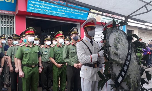 Công an tỉnh Bắc Giang thăng quân hàm cho chiến sĩ cảnh sát cơ động hi sinh ở Bắc Giang. Ảnh: N. Chương