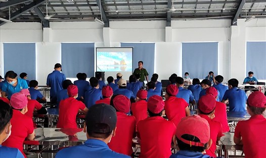 Thiếu tá  Huỳnh Văn Sửu, Đội trưởng Phòng Cảnh sát hình sự Công an tỉnh triển khai chuyên đề về công tác phòng chống tội phạm.